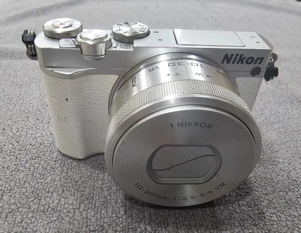 니콘/ Nikon 1  J5